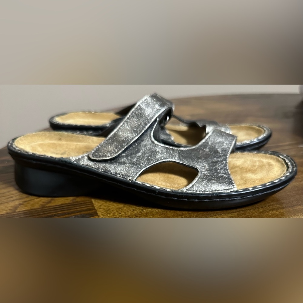 Naot Silver Sandals. excellent condition. size 39 US 8.5